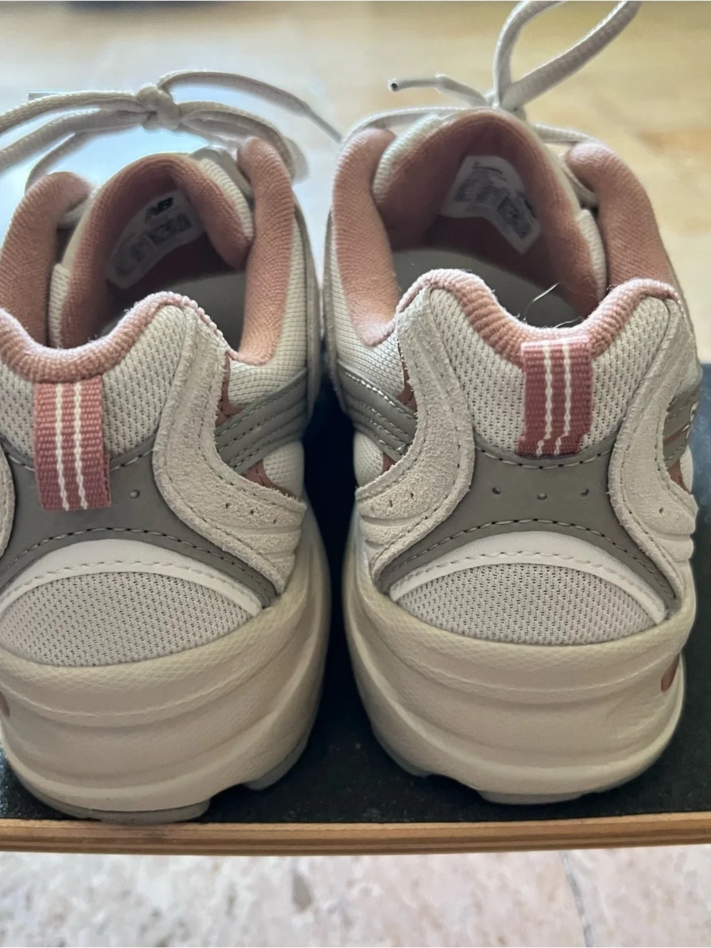 New Balance Unisex 530 Sneakers, Off White and Coral, Size: W 6, M 4.5